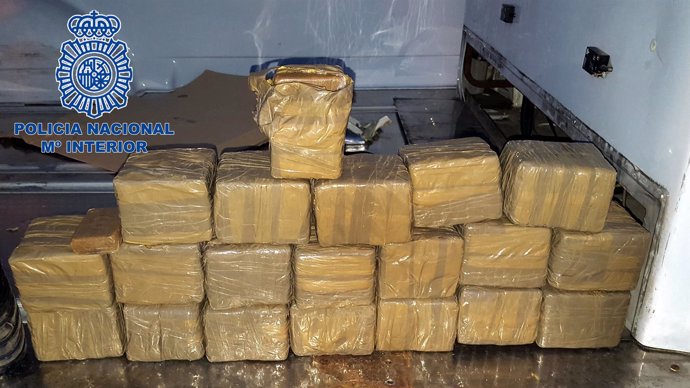 La Policía Nacional intercepta un cargamento de 21 kilos de hachís.