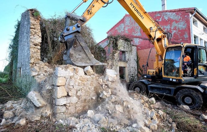 Derribo de una vivienda en Santander