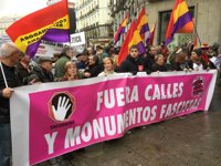 Manifestantes piden a Carmena que "reciba a las víctimas del franquismo"