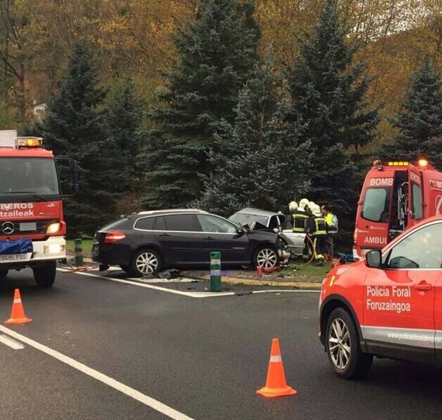 Colisión entre dos vehículos en Sunbilla