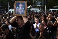 Tailandia inicia la construcción de la pira funeraria en la que será incinerado el rey Bhumibol