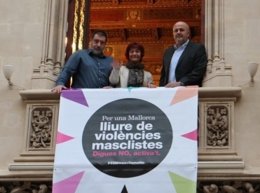 Banderola en el Consell contra la violencia machista