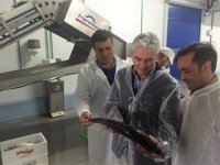 Junta colabora con empresas acuícolas para optimizar los cultivos y la I+D