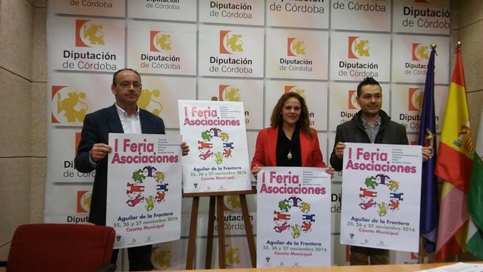 Barbero, entre Martín (izda.) y García, presenta la I Feria de Asociaciones