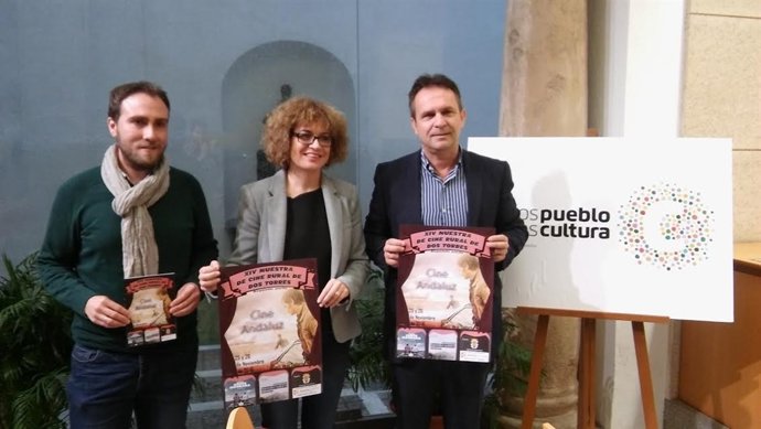 Ruz, entre Torres (dcha.) y Coleto, presenta la Muestra de Cine de Dos Torres