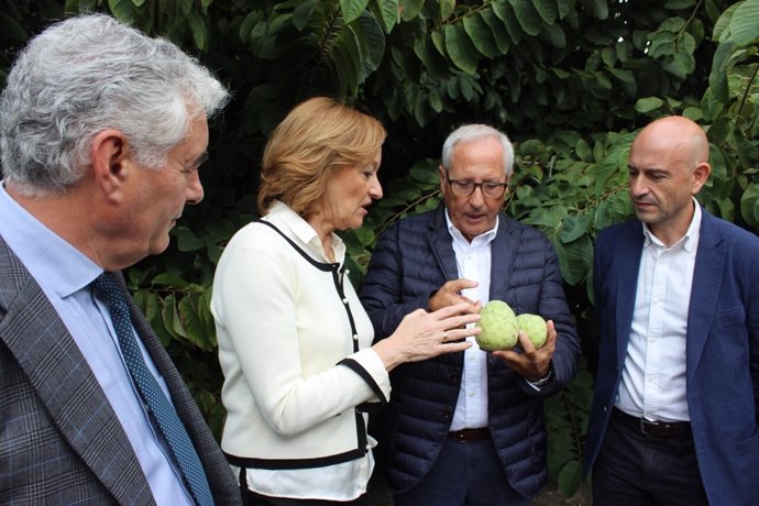 La consejera de Agricultura, Carmen Ortíz, visita centro de investigación