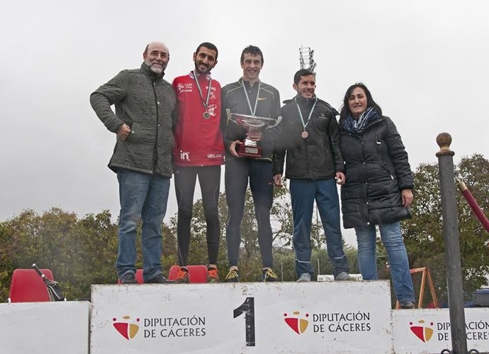 Podio del Trofeo Campo a Través de la Diputación de Cáceres