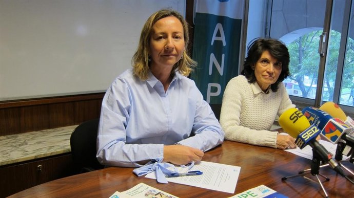 Teresa Hernández  y Laura Alins.
