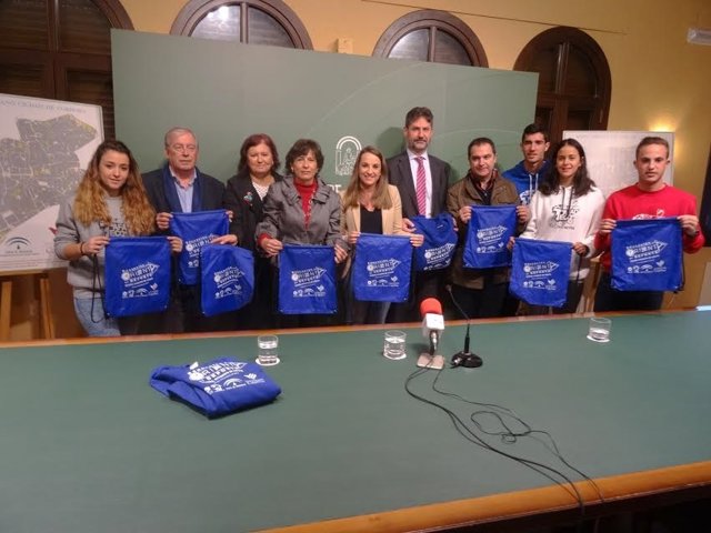 Ruiz (centro), durante la presentación de la actividad