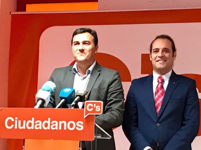Carlos Hernández y Juan Cassá en rueda de prensa.
