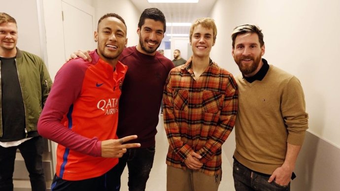 Justin Bieber con Neymar, Suárez y Messi en Barcelona