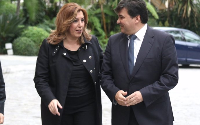 Susana Díaz y el alcalde de Huelva, Gabriel Cruz, antes del desayuno informativo