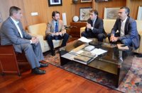 El Cabildo de Tenerife y el Ayuntamiento de Santa Cruz acuerdan completar el rescate de las licencias de taxi hasta 2018