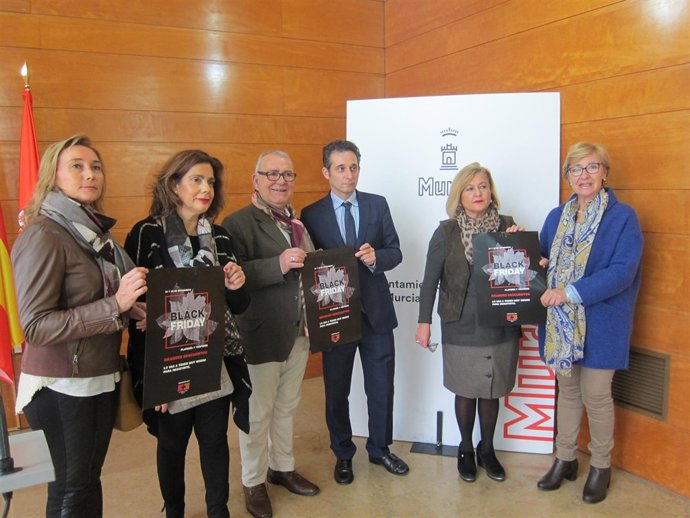 Pelegrín con asociaciones de Platería y Trapería