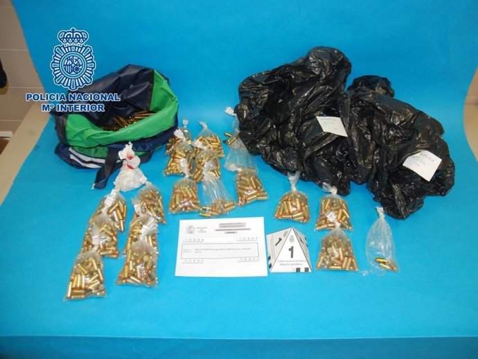 "La Policía Nacional Detiene A Un Hombre Por La Posesión Ilícita De Más De 1000 