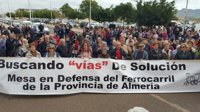 Unas 600 personas con Mesa Ferrocarril en su concentración en Pulpí (Almería) por el AVE