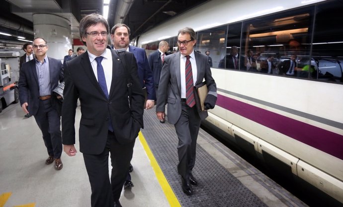 Pte. Carles Puigdemont, vicepte. Oriol Junqueras, expte.  Artur Mas