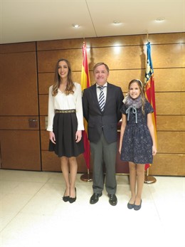 Moragues recibe a las Falleras Mayores de Valencia