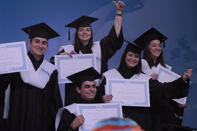 Graduación en Colombia de la UNIR en 2015