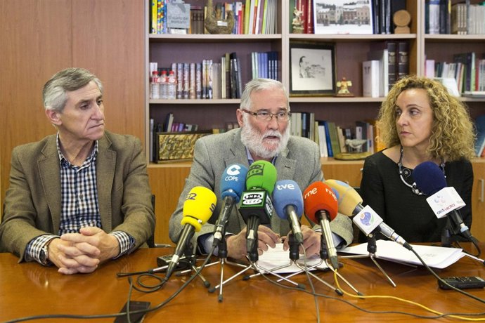 Ramón Ruiz con Pilar Lobeto y Antonio Ruiz Moya, del comité de directores 