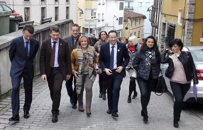 Acto institucional en Tineo por el Día contra la Violencia hacia la Mujer.