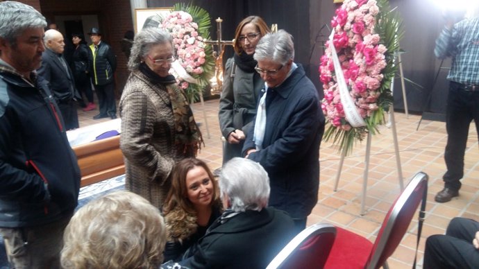 La consejera de Cultura de Aragón en la capilla ardiente de José Iranzo