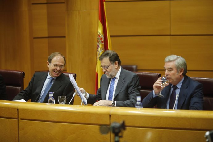 Rajoy con Pío García Escudero y José Manuel Barreiro en el Senado