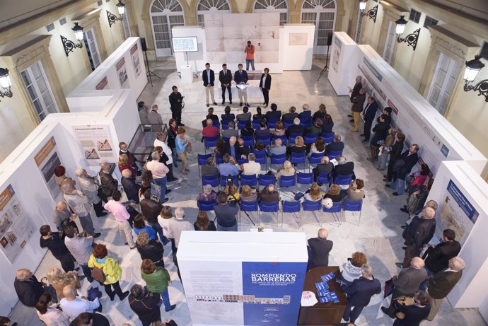 Exposición 'Rompiendo barreras, 150 años de la planificación urbana en Almería'