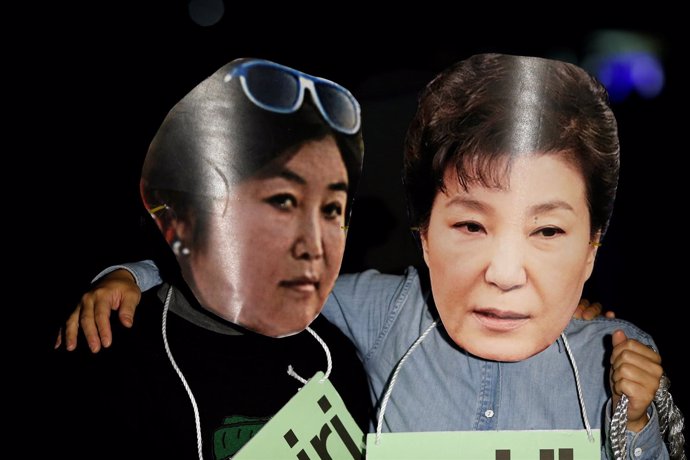 Manifestantes contra la presidenta surcoreana Park Geun Hye