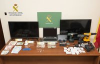 Sucesos.- Detenidas tres personas y desarticulados dos puntos de venta de drogas en Paradas