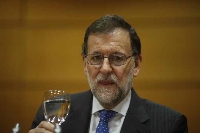 Rajoy preside la reunión de senadores del Grupo Popular