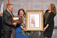 Giselle Chang Vargas recibe el Premio Tenerife a la investigación de la artesanía