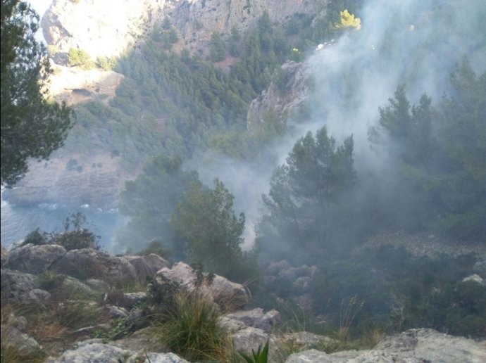 Incendio en Cala Tuent