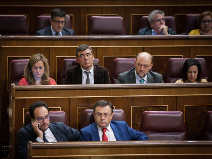 Antonio Hernnando, Miguel Angel Heredia y diputados de la gestora de PSOE 