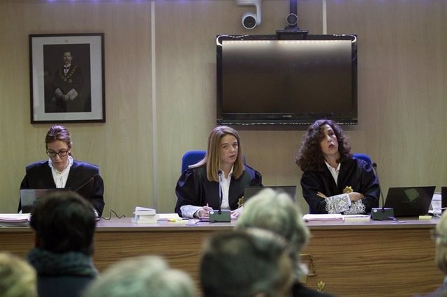 Las juezas de la sección primera de la Audiencia de Palma Rocío Martín, Samantha