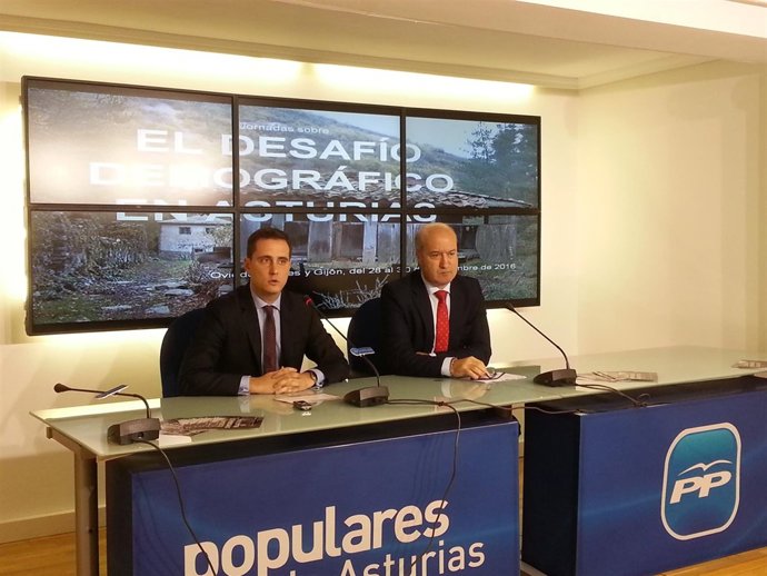 Luis Venta y David González Medina en presentación jornadas demografía.