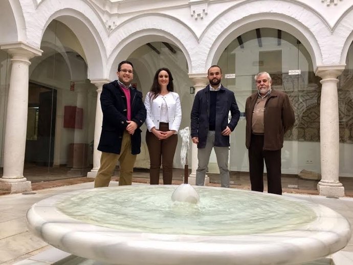 Gómez visita la Casa de las Columnas