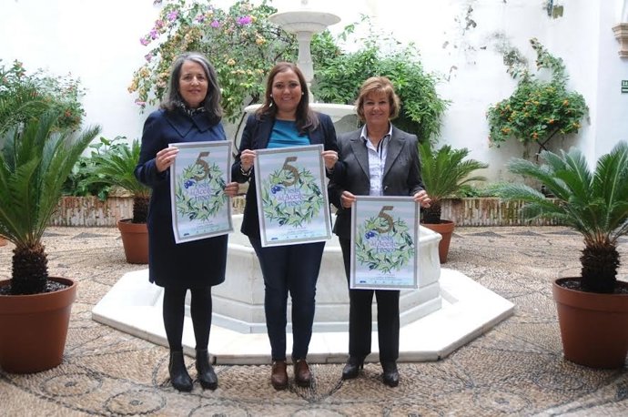 Carrillo (centro) presenta la Fiesta del Aceite Fresco de Cabra