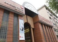 Carmena propone a Cifuentes hacerse cargo de las bibliotecas regionales de la capital