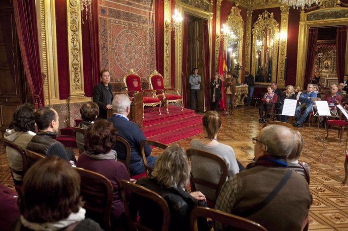  Barkos Saluda A Las Personas Que Han Asistido A La Primera Visita