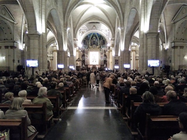 Misa por el descanso de Barberá en la Catedral de Valencia