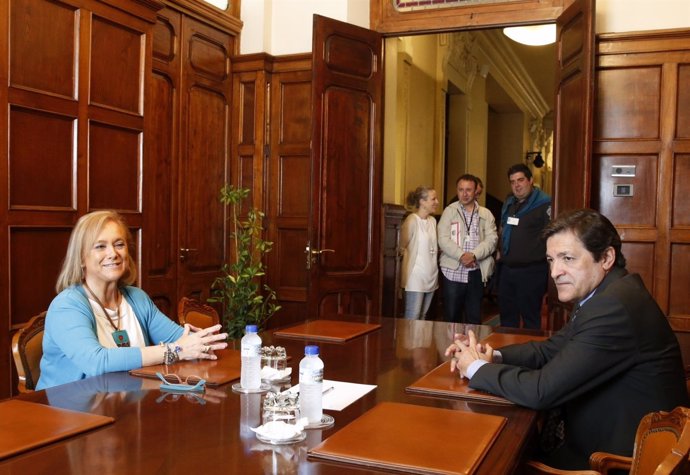 Reunión de Mercedes Fernández y Javier Fernández.