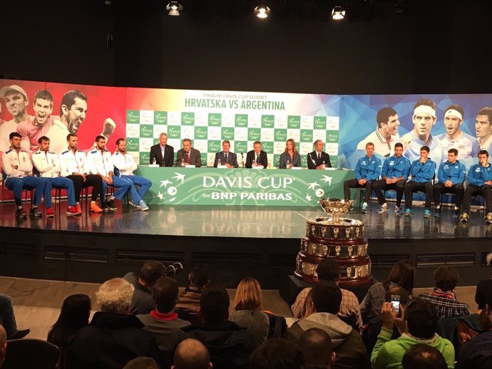 Croacia y Argentina durante el sorteo de la final