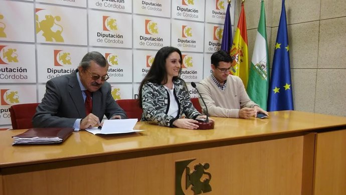 Gómez, entre García (dcha.) y Serrano, presenta el 'Networking Turístico'