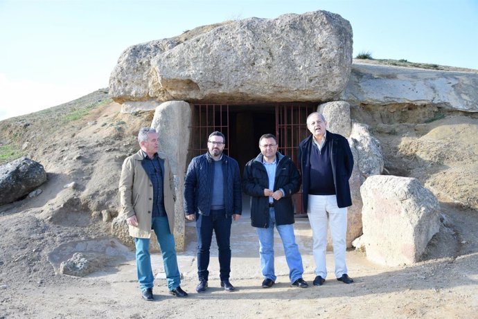 PSOE visita dólmenes de Antequera Heredia