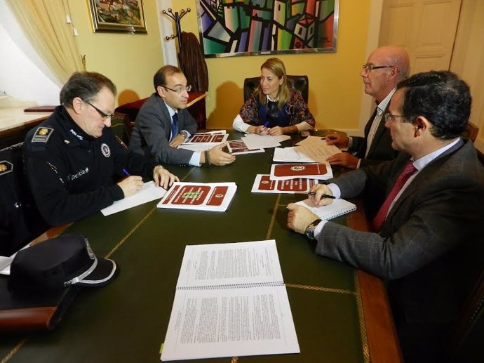 Reunión sobre seguridad vial en Cáceres