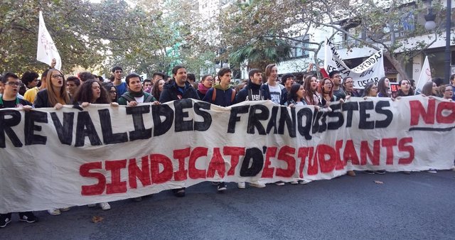 Manifestación de estudiantes contra la Lomce y las reválidas en Valencia 