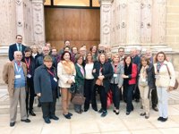 Susana Díaz defiende ante mayores mantener las pensiones de viudedad en el sistema general