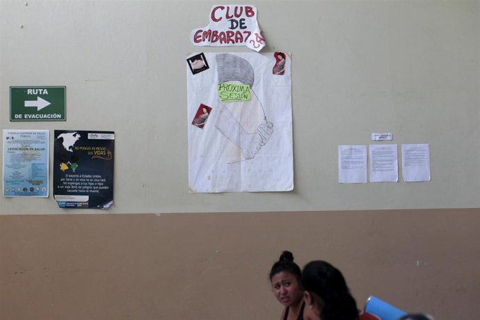 Clínica de atención a embarazadas en El Salvador