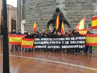 Los miembros del Frente Reconquista niegan haber provocado altercado alguno en la manifestación contra la LOMCE
